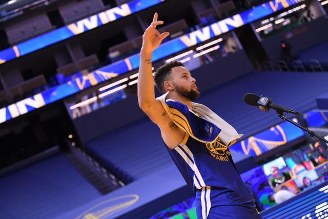 哈利伯顿26+11库里25+10+5 步行者力克勇士